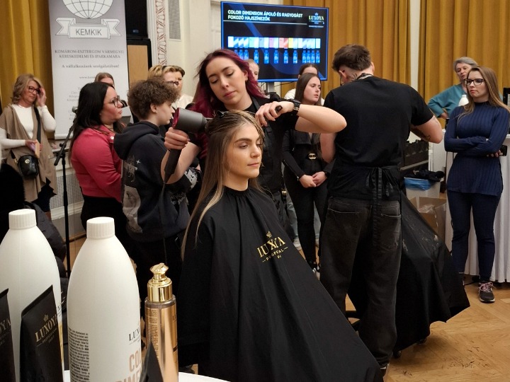 Szépészeti szakmai nap Tatabányán