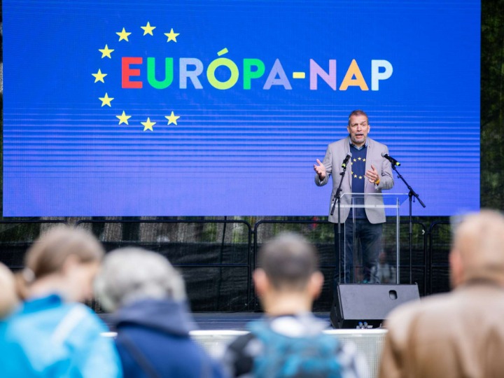 21 éve az EU-ban: koncertek, futóverseny és változatos programok várták az érdeklődőket a Szabadság téren